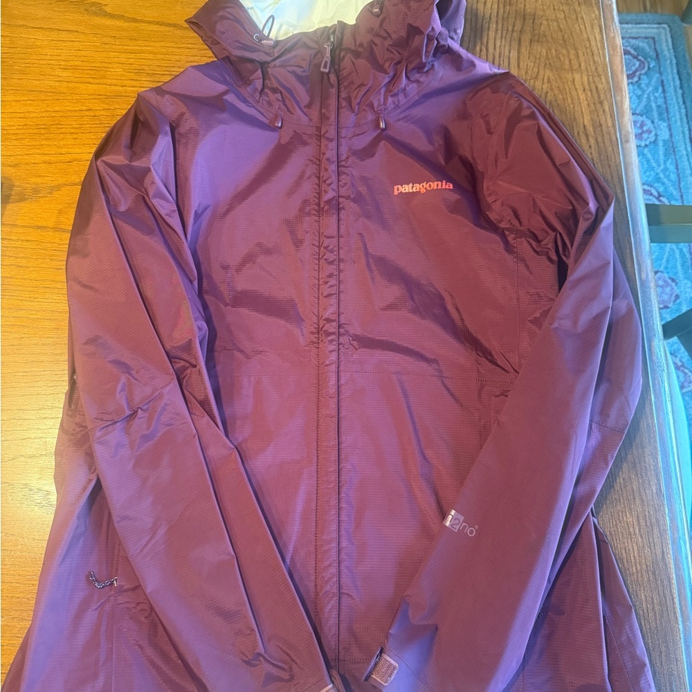 Patagonia Purple H2no Torrential rain jacket women's size Large. Maroon like new